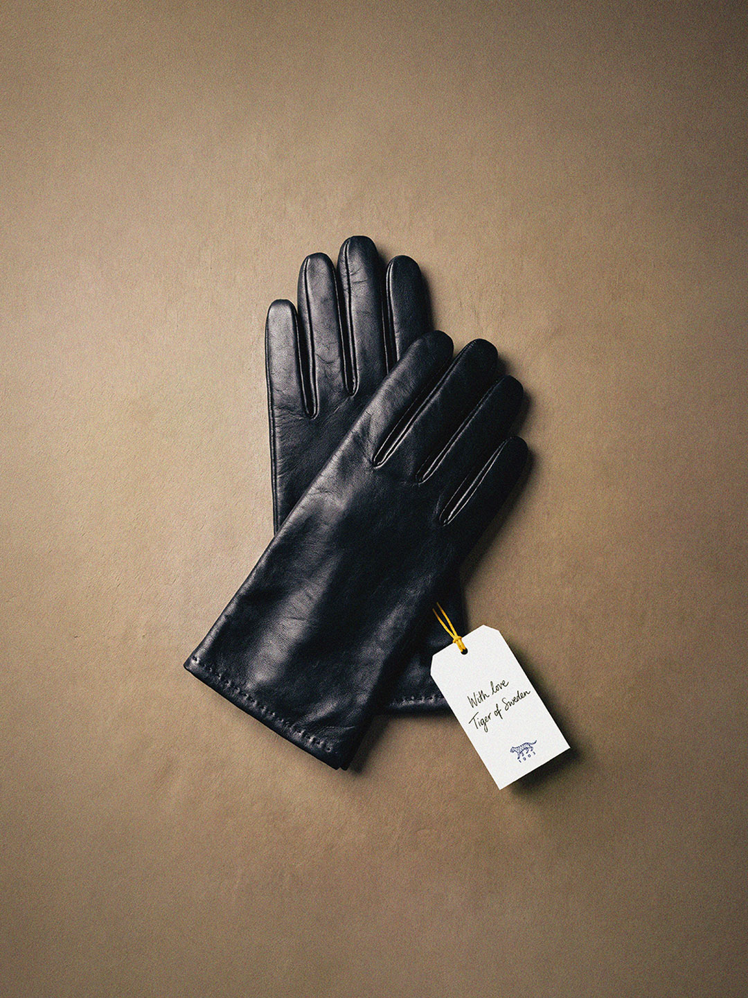 black leather gloves 